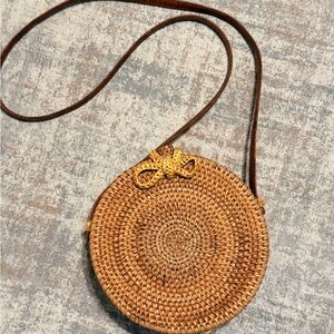 Elegant Woven Crossbody Bag - Tan